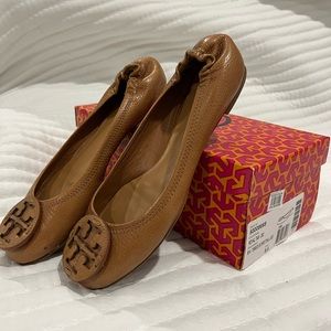 Tory Burch Reva tumbled leather Tonial  Logo